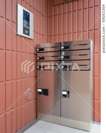 Entrance of apartment with parcel box Entrance of apartment with parcel box 69083364
