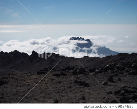 Mauengje peak seen from Kilimanjaro 69084683