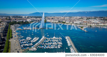 Aeial view over Lake Geneva in Switzerland 69084800
