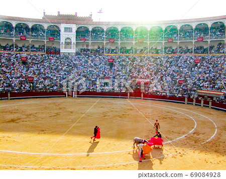 Las Bendas Bullring 69084928