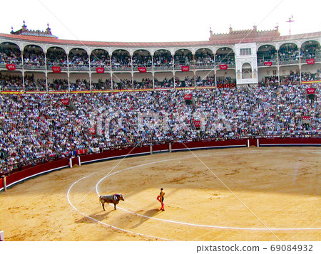 Las Bendas Bullring 69084932