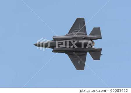 美國海軍陸戰隊F-35B Lightning II在頭頂飛 69085422
