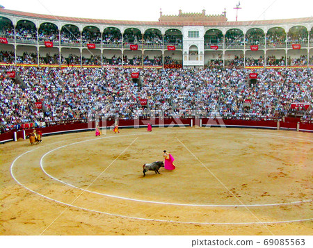 Las Bendas Bullring 69085563