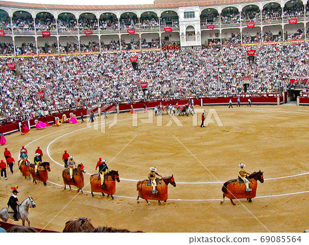 Las Bendas Bullring 69085564