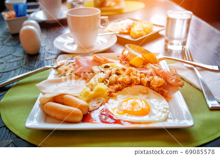 Morning breakfast 69085578