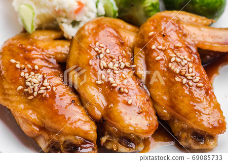 Boiled chicken wings with black vinegar Boiled chicken wings with black vinegar 69085733