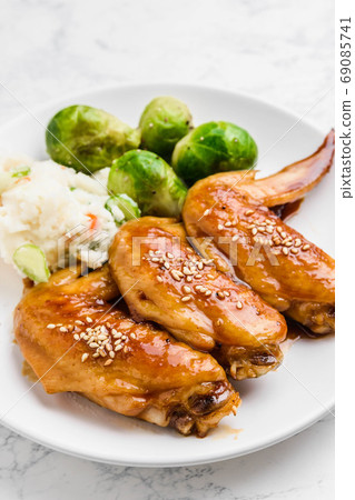 Boiled chicken wings with black vinegar Boiled chicken wings with black vinegar 69085741
