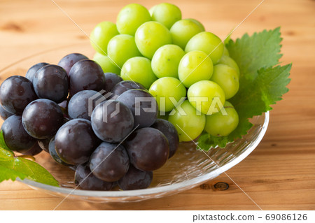 Shine Muscat and Pione 69086126