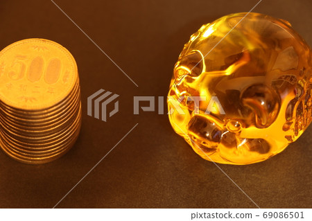 500 yen coin savings image 500 yen coin savings image 69086501