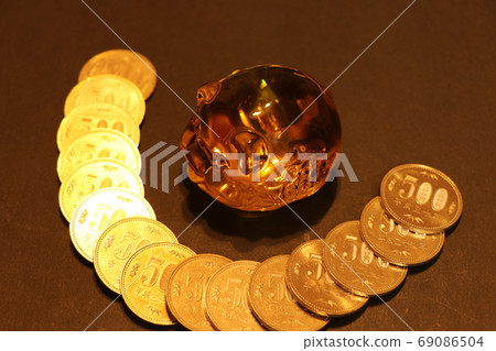 500 yen coin savings image 500 yen coin savings image 69086504