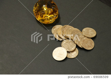 500 yen coin savings image 69086509