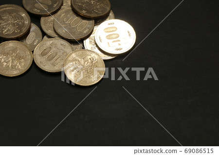 500 yen coin savings image 69086515