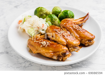 Boiled chicken wings with black vinegar Boiled chicken wings with black vinegar 69086594