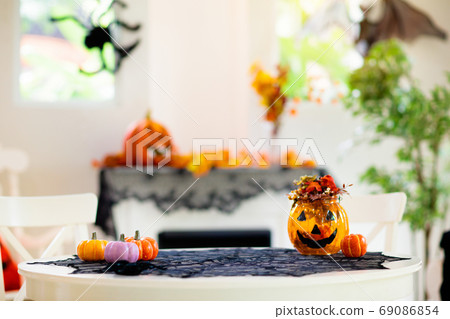 Halloween decoration. Pumpkin lantern. Autumn leaf 69086854