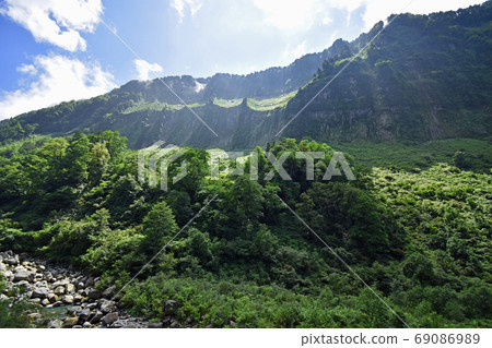 Wall of bad castle (Tateyama Town, Toyama Prefecture) 69086989