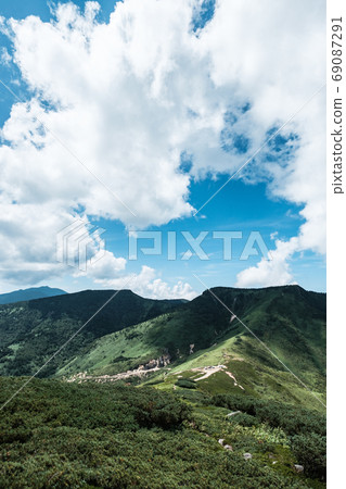 View of Mt. Kenashi, Mt. Gakfu, and Mt. Tsunabe from Mt. 69087291