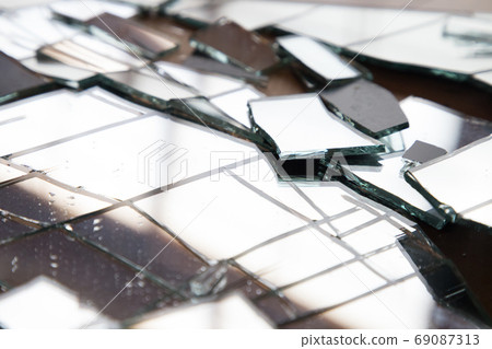 破碎的鏡子[水平] [破裂] 69087313