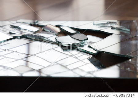 Broken mirror [side] [prominently cracked] 69087314