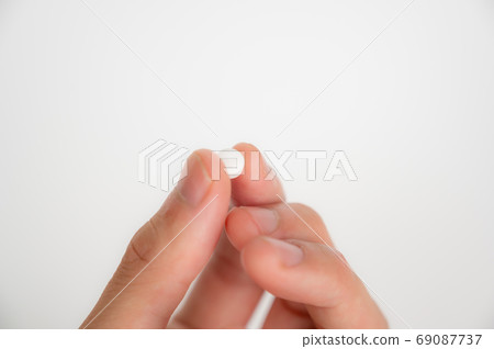 Hand with tablets Hand with tablets 69087737