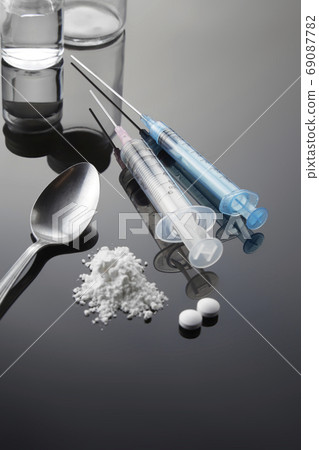 Do you want to quit drug? Or quit human? Drug injection drug 69087782
