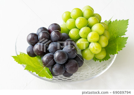 Shine Muscat and Pione Shine Muscat and Pione 69089794