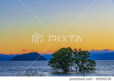 湖北滋賀縣琵琶湖黃昏景觀 湖北滋賀縣琵琶湖黃昏景觀 69090106