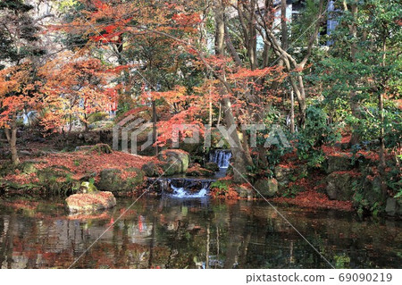Gifu Park, 23 in autumn (Nagara, Gifu City) Gifu Park, 23 in autumn (Nagara, Gifu City) 69090219