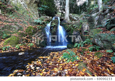 Gifu Park 36 in autumn (Nagara Gifu City) Gifu Park 36 in autumn (Nagara Gifu City) 69090233