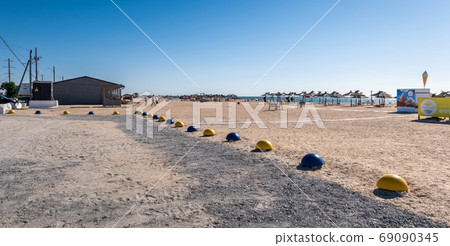 Sandy beaches on the Berdyansk Spit, Ukraine Sandy beaches on the Berdyansk Spit, Ukraine 69090345