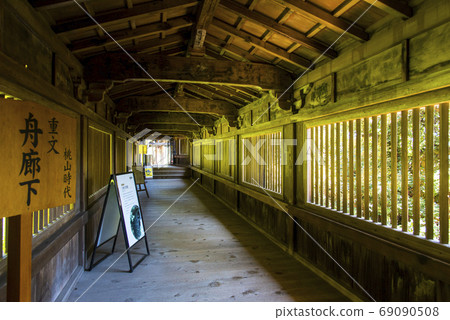 連接Karamon和Tsukuo Suma神社的船廊 連接Karamon和Tsukuo Suma神社的船廊 69090508
