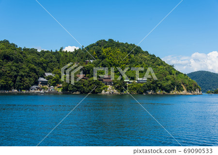 A mysterious Takefu Island floating on Lake Biwa A mysterious Takefu Island floating on Lake Biwa 69090533