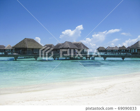 Maldives water cottage 69090833