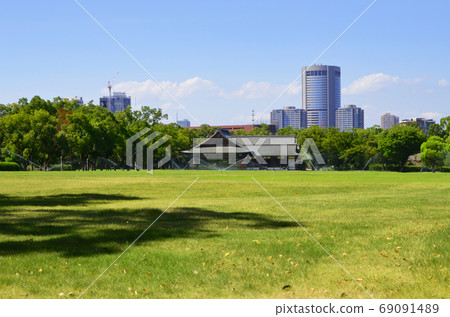 Scenery of Osaka Castle Nishinomaru garden 69091489