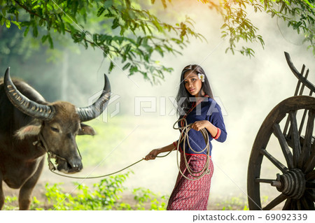 buffalo, people, female 69092339