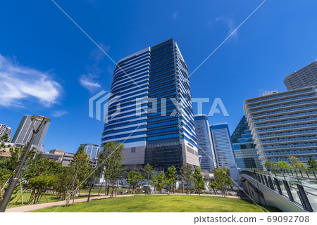 Renewed Toyosu Park and Toyosu Bayside Cross scenery 69092708