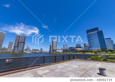 Toyosu Gururi Park and Toyosu Buildings 69092734
