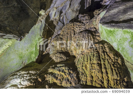 山口縣礦山明吉洞石灰岩洞 山口縣礦山明吉洞石灰岩洞 69094039