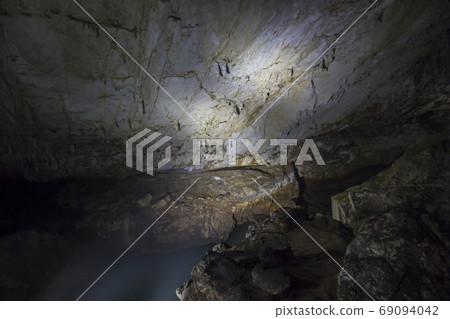 山口縣礦山明吉洞石灰岩洞 山口縣礦山明吉洞石灰岩洞 69094042