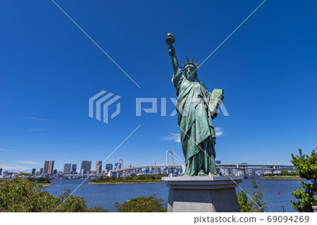 Odaiba Rainbow Bridge and Statue of Liberty Odaiba Rainbow Bridge and Statue of Liberty 69094269