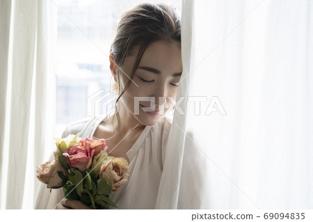female, lady, woman 69094835