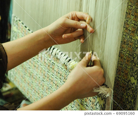 production and weaving of carpets and fabrics 69095160