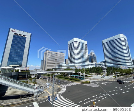 Kaihin Makuhari Station North Exit Crossing 69095168