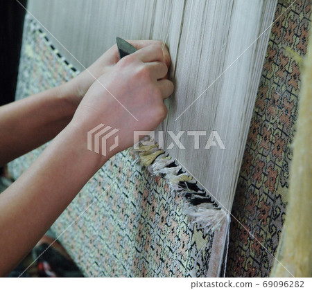 production and weaving of carpets and fabrics 69096282