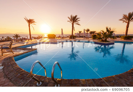 Swimming pool Swimming pool 69096705