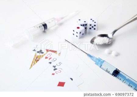 擔心會破壞生活的各種成癮 擔心會破壞生活的各種成癮 69097372