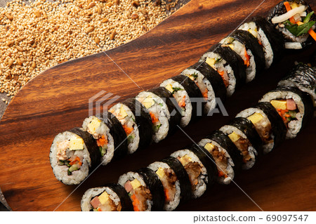 Korean food Kimpa Korean-style seaweed roll Korean food Kimpa Korean-style seaweed roll 69097547