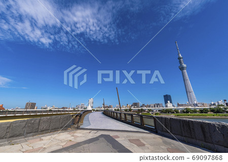 淺草櫻橋和東京晴空塔的風景 淺草櫻橋和東京晴空塔的風景 69097868