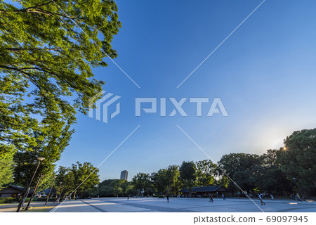 Twilight of Ueno Park 69097945