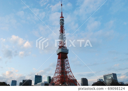Looking up at Tokyo Tower from Shiba Park Looking up at Tokyo Tower from Shiba Park 69098124