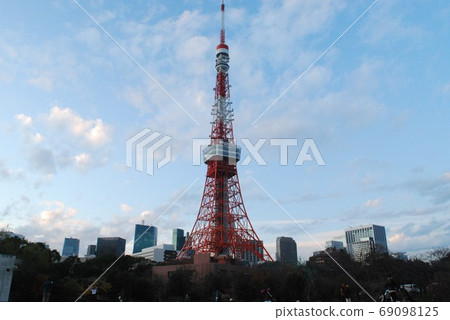 從芝公園仰望東京鐵塔 69098125
